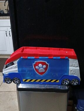 Paw Patrol, Transforming PAW Patroller with Vehicle Launchers, Lights & Sounds